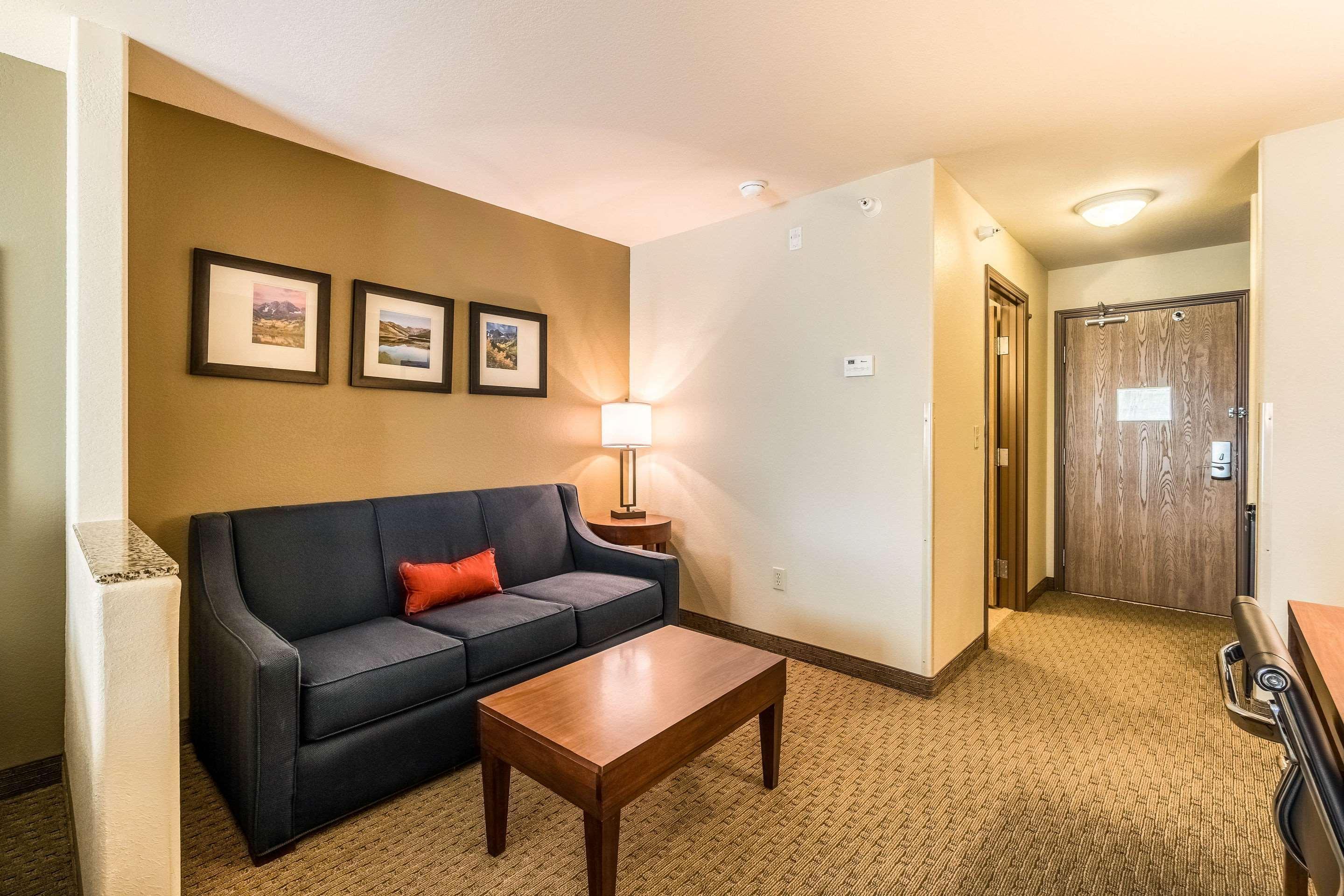 Comfort Inn & Suites Rifle Extérieur photo