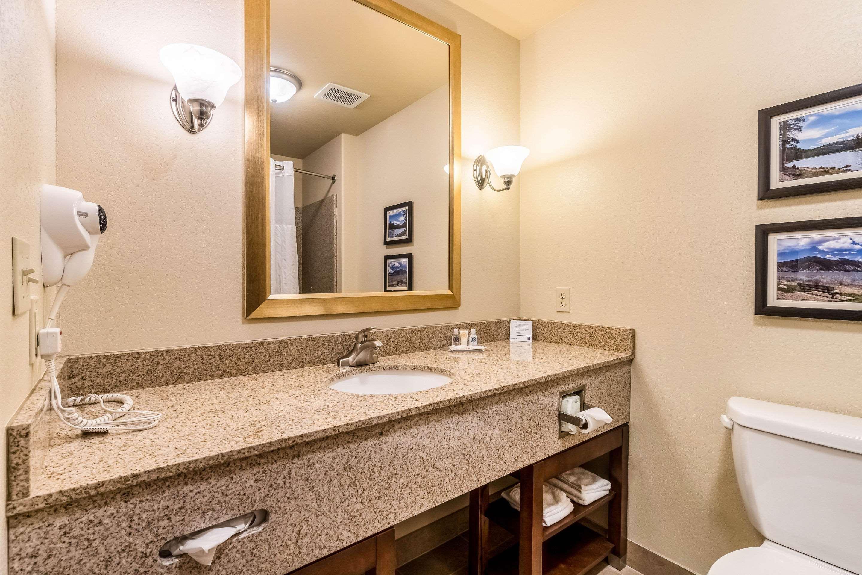 Comfort Inn & Suites Rifle Extérieur photo
