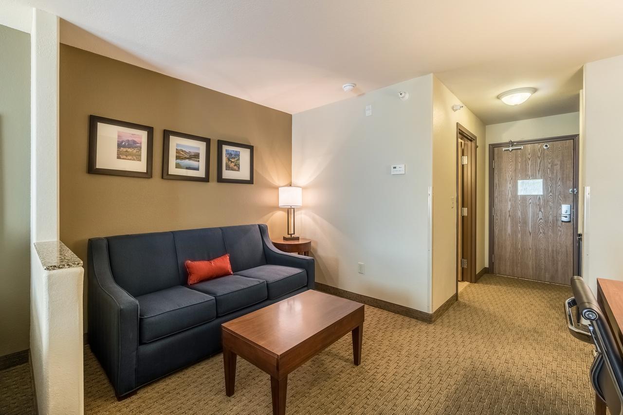 Comfort Inn & Suites Rifle Extérieur photo